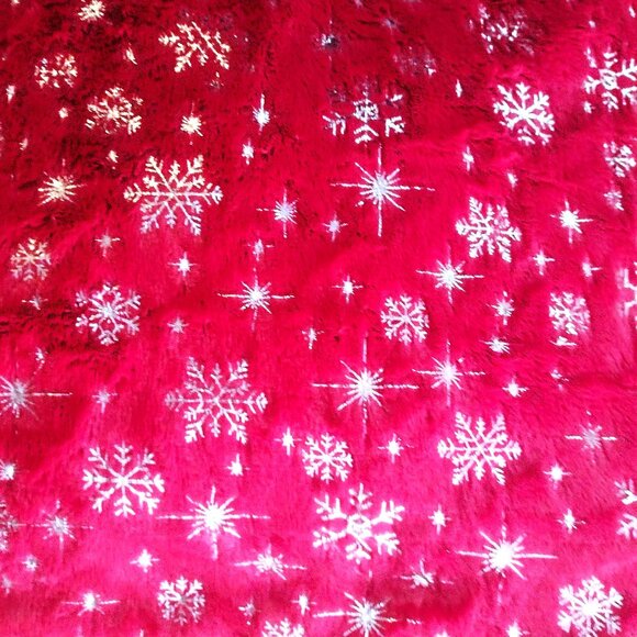 FUTEI Holiday Red Faux Fur w/Silver Snowflakes & Stars Pillow Covers 18" Set 2 - Picture 3 of 10